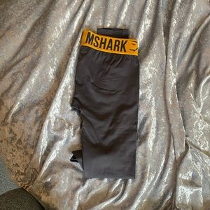 Gym shark leggings